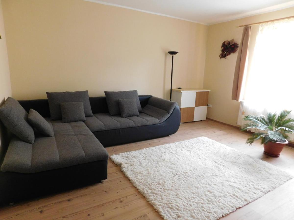 Lovas Vendeghaz Apartment Obanya ภายนอก รูปภาพ