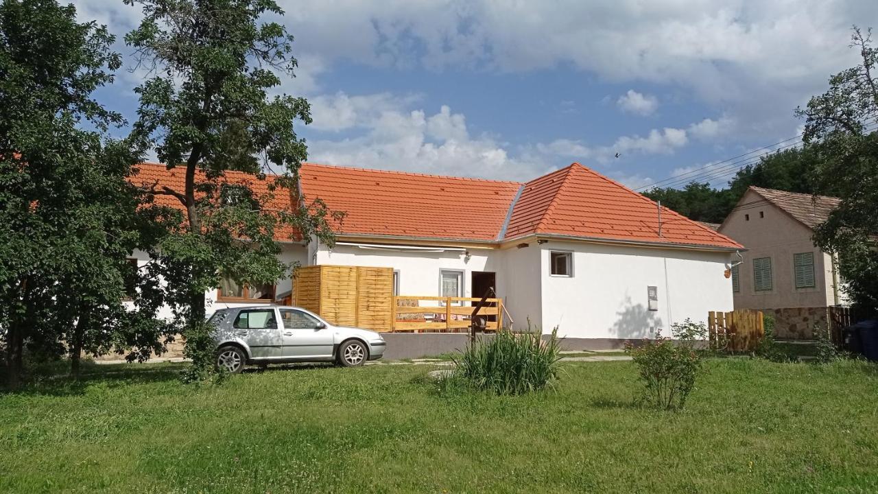 Lovas Vendeghaz Apartment Obanya ภายนอก รูปภาพ