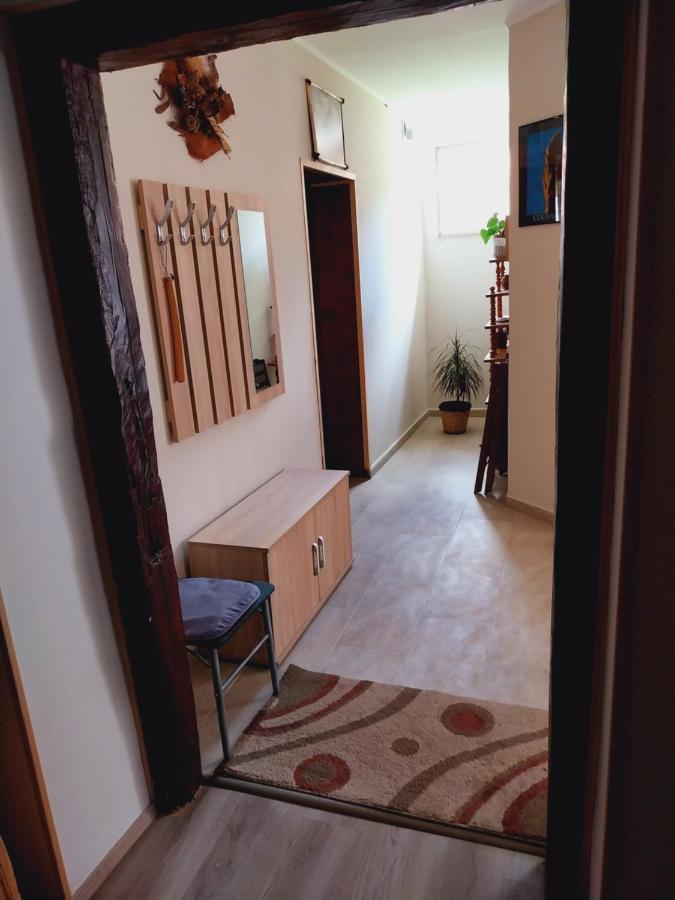 Lovas Vendeghaz Apartment Obanya ภายนอก รูปภาพ