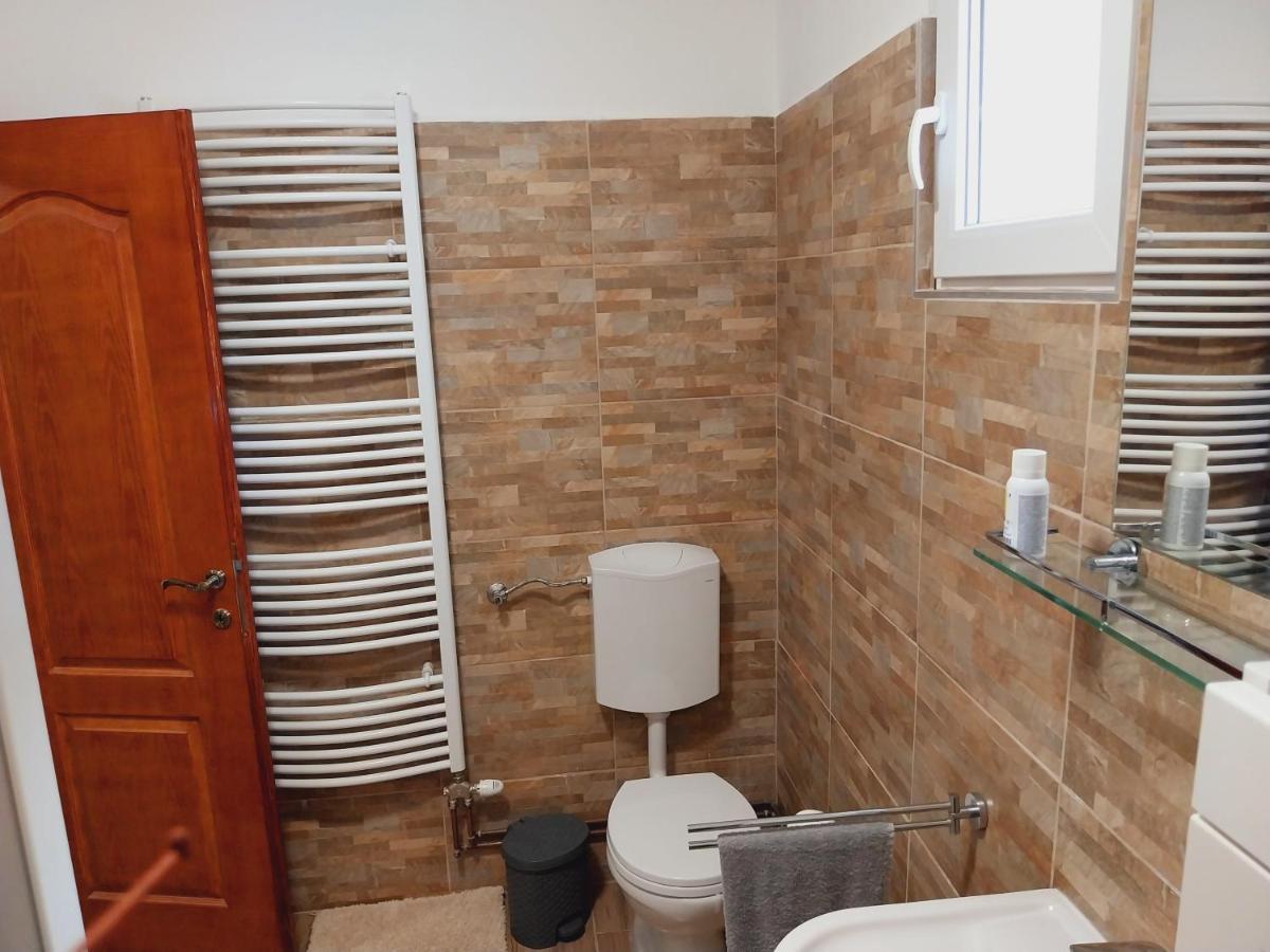 Lovas Vendeghaz Apartment Obanya ภายนอก รูปภาพ