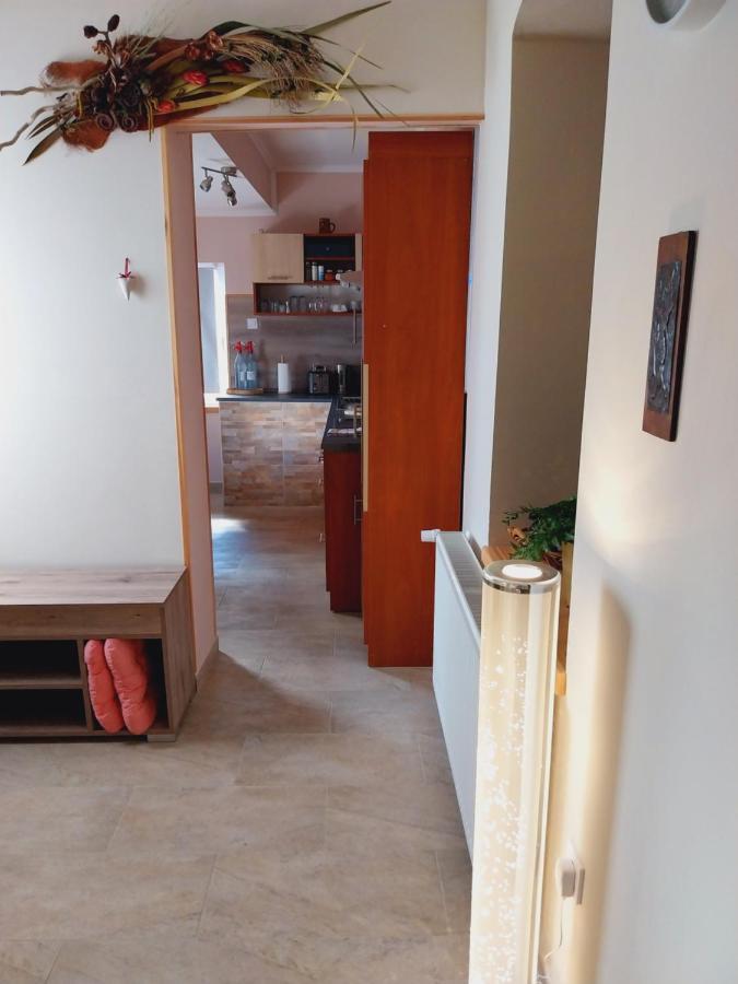 Lovas Vendeghaz Apartment Obanya ภายนอก รูปภาพ