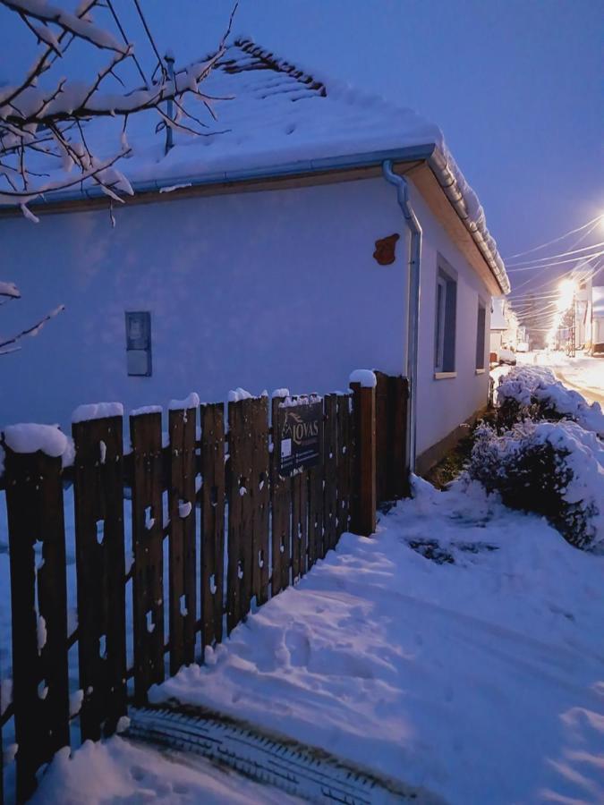 Lovas Vendeghaz Apartment Obanya ภายนอก รูปภาพ